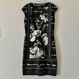 ロベルトカヴァリ(Roberto Cavalli)の【超美品】roberto cavalli ワンピース(ひざ丈ワンピース)