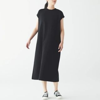 ムジルシリョウヒン(MUJI (無印良品))の【新品タグ付き】MUJI 二重編みフレンチスリーブワンピース（黒 XS〜S）(ロングワンピース/マキシワンピース)