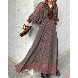 アメリヴィンテージ(Ameri VINTAGE)のVELOUR DOCKING SCARF DRESS ブラウン Mサイズ(ロングワンピース/マキシワンピース)