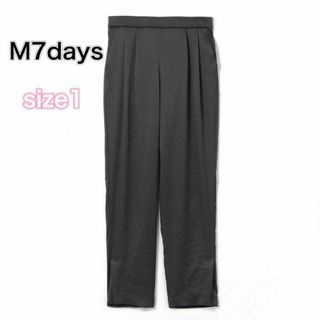 未使用　サイズM 徳原文子　サテン裾スリットテーパードパンツ　M7days(カジュアルパンツ)