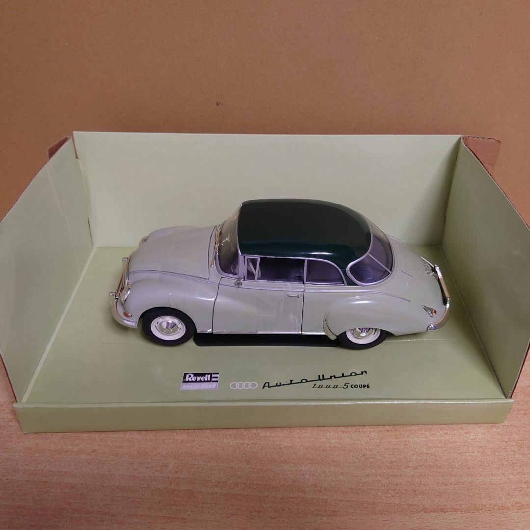 1/18 オートユニオン1000S Coupe グレー レベル製ミニカー中古 エンタメ/ホビーのおもちゃ/ぬいぐるみ(ミニカー)の商品写真