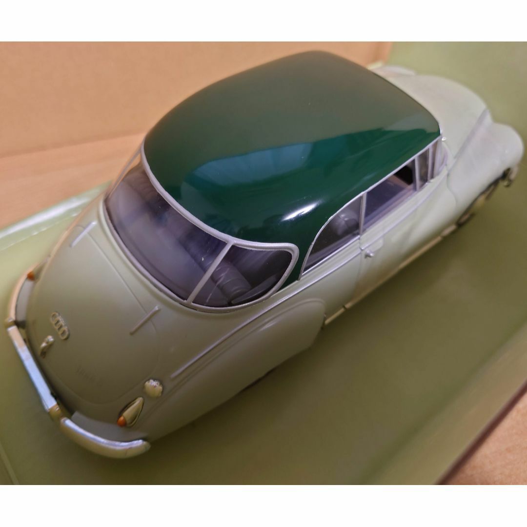 1/18 オートユニオン1000S Coupe グレー レベル製ミニカー中古 エンタメ/ホビーのおもちゃ/ぬいぐるみ(ミニカー)の商品写真