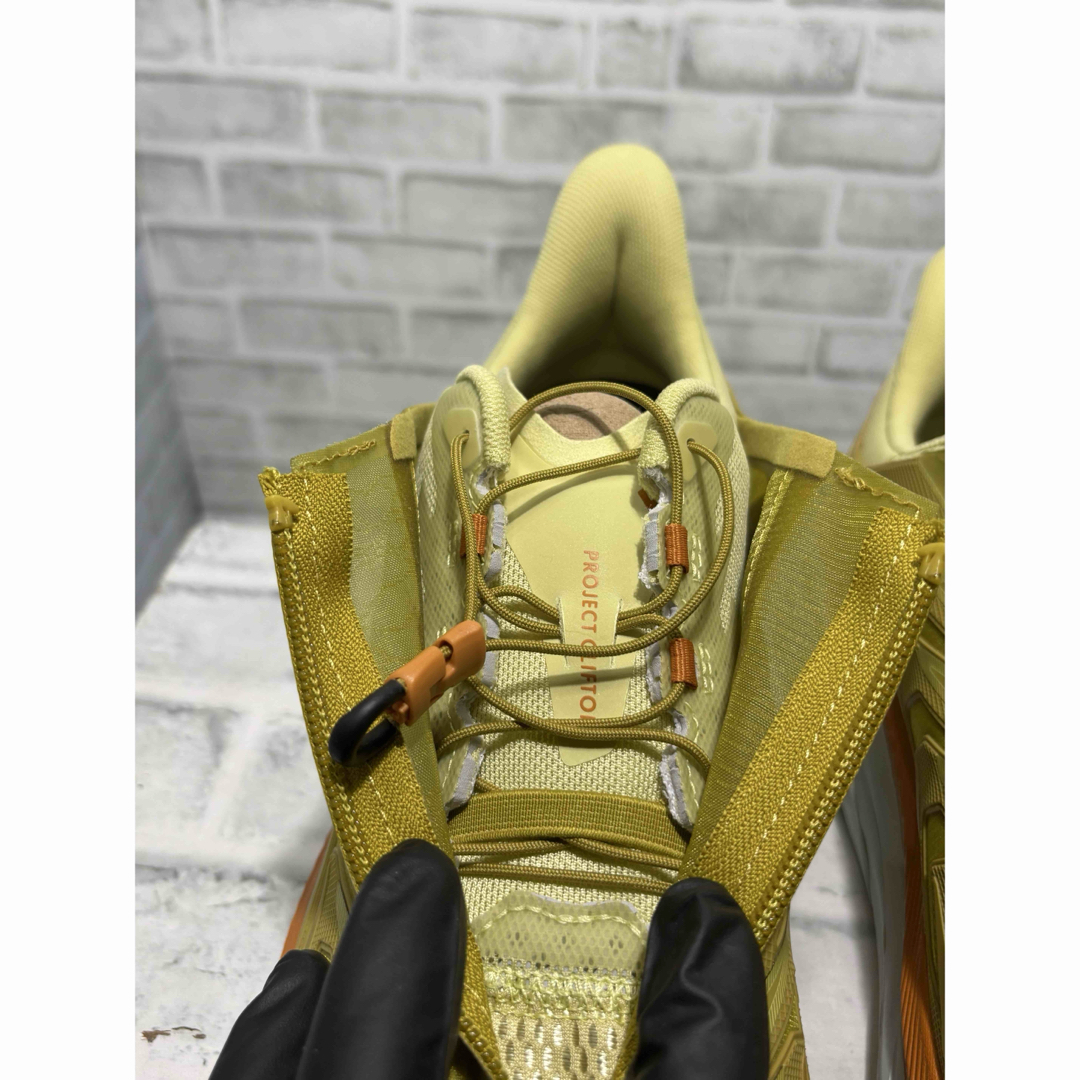 HOKA ONE ONE(ホカオネオネ)の未使用　HOKA ONE ONE ホカオネオネ　PROJECT CLIFTON メンズの靴/シューズ(スニーカー)の商品写真