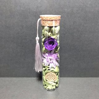 （お供え・仏花）ガラスボトルのプリザーブドフラワー