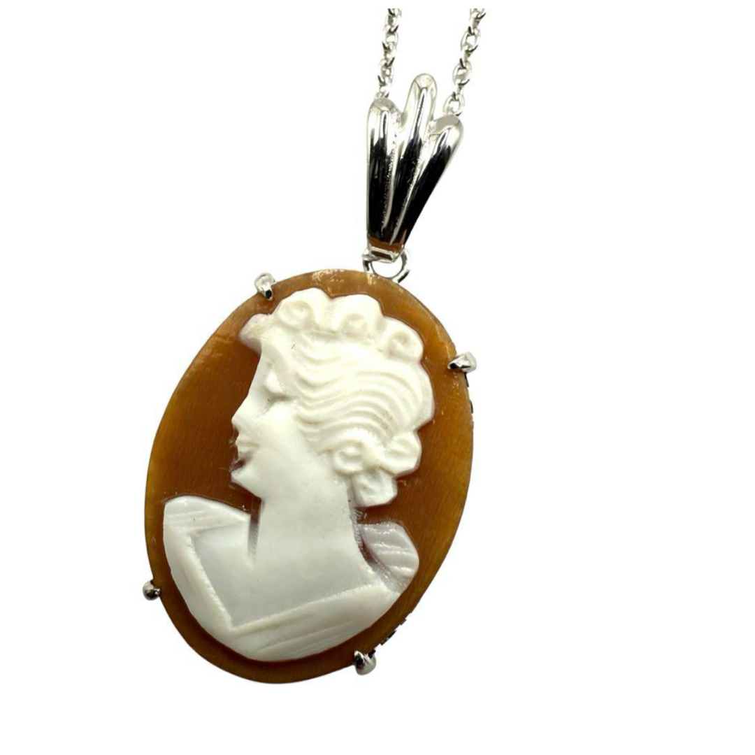Cameo カメオ　ペンダントネックレス　ヴィンテージ アクセサリー　シルバー レディースのアクセサリー(ネックレス)の商品写真