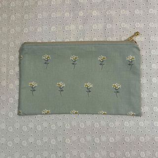 デコレクションズ花柄のフラットポーチ　通帳ケース　ハンドメイド(ポーチ)