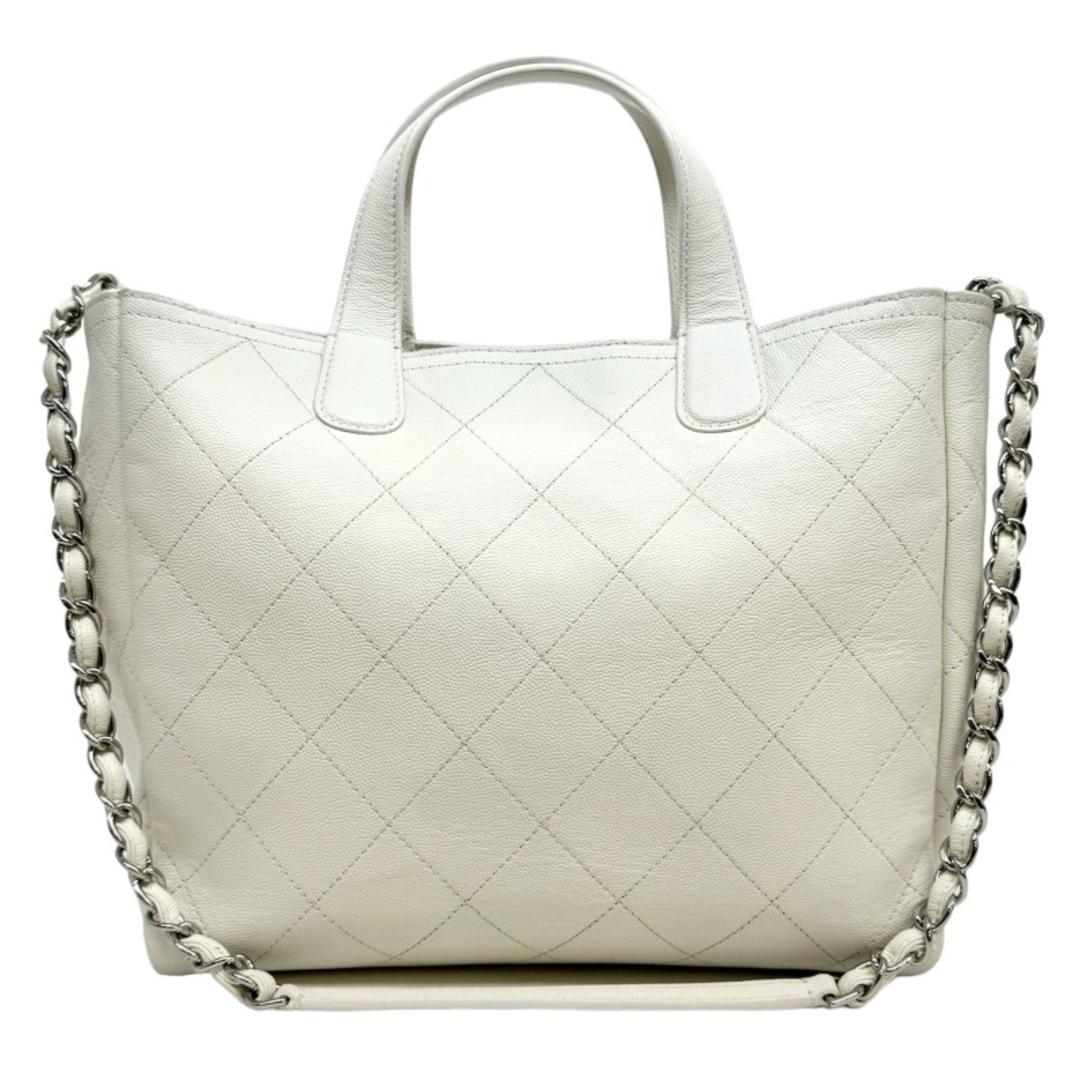 CHANEL(シャネル)のシャネル CHANEL マトラッセ バッグ トートバッグ ショルダーバッグ キャビアスキン ホワイト 白 シルバー金具 ハンドバッグ チェーンバッグ 2wayバッグ ココマーク レディースのバッグ(トートバッグ)の商品写真