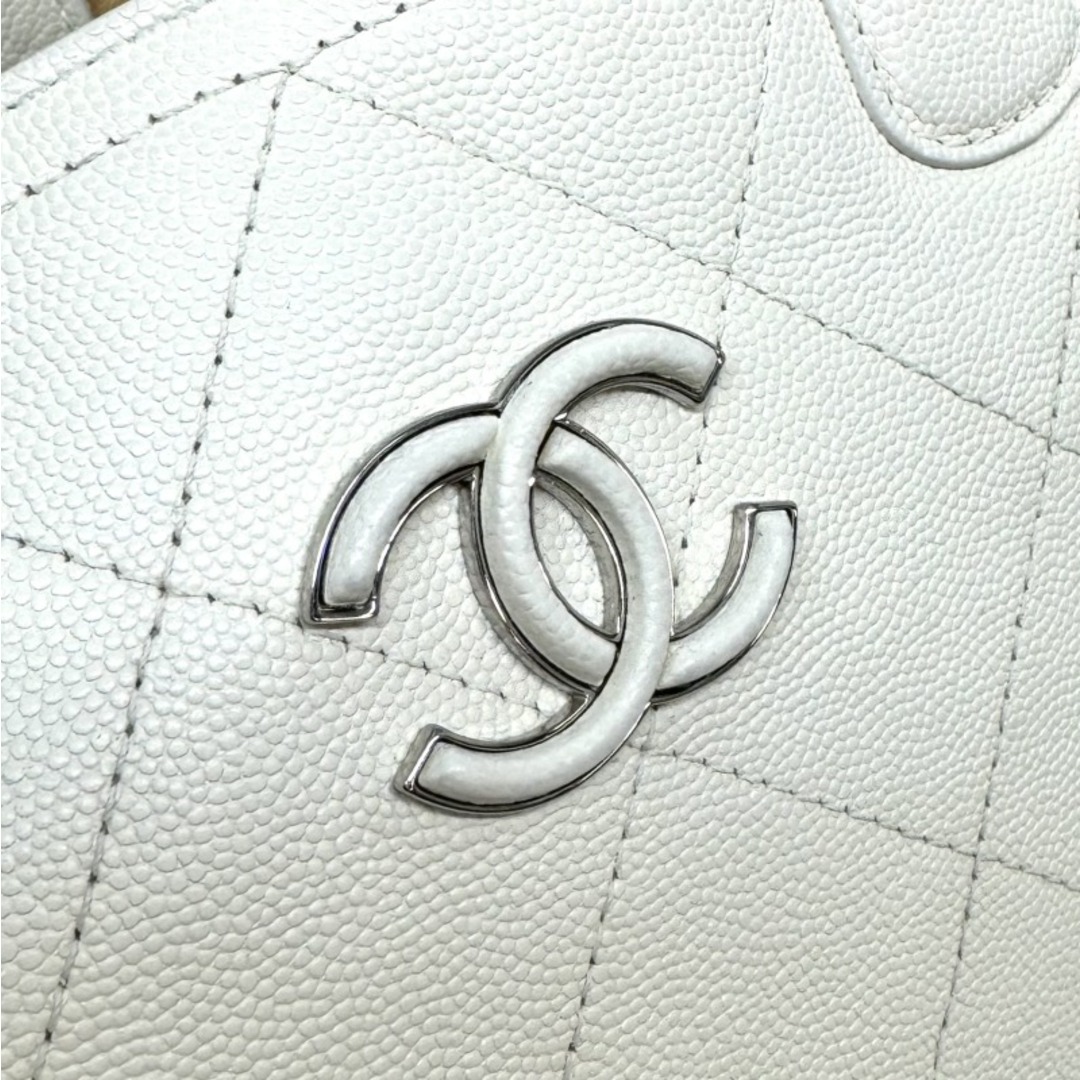 CHANEL(シャネル)のシャネル CHANEL マトラッセ バッグ トートバッグ ショルダーバッグ キャビアスキン ホワイト 白 シルバー金具 ハンドバッグ チェーンバッグ 2wayバッグ ココマーク レディースのバッグ(トートバッグ)の商品写真
