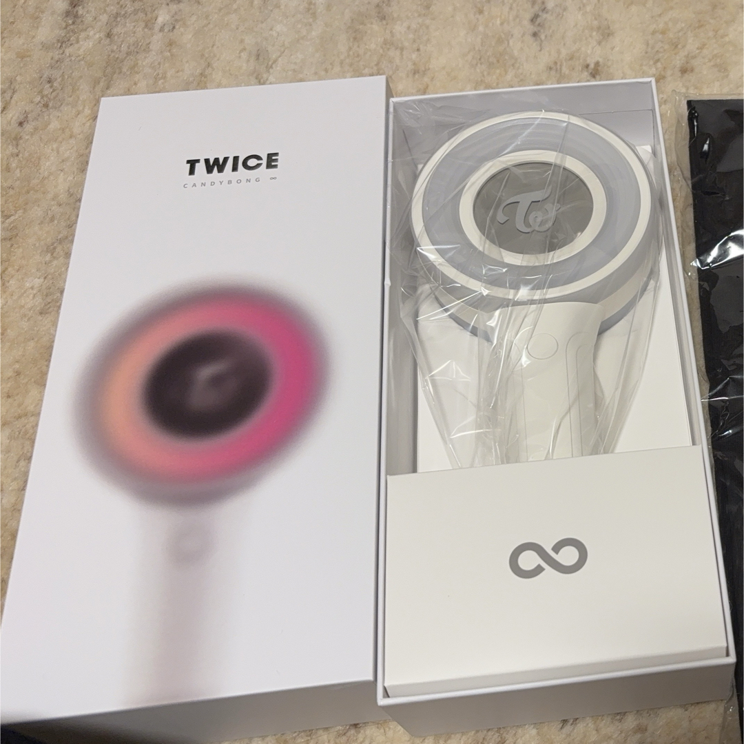 よもぎ様専用　TWICE ペンライト　最新 エンタメ/ホビーの声優グッズ(ペンライト)の商品写真
