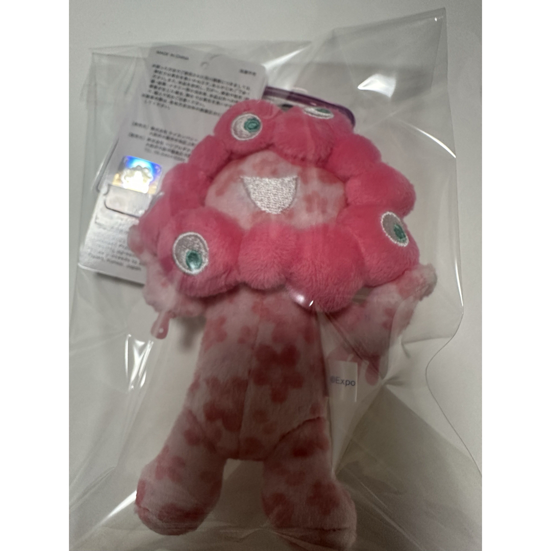 紙袋付EXPO2025 万博 ミャクミャクマスコット　（桜）ピンク　カラビナ付き エンタメ/ホビーのアニメグッズ(キーホルダー)の商品写真
