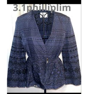 スリーワンフィリップリム(3.1 Phillip Lim)の美品　3.1フィリップリム　袖レースノーカラー　ペプラムジャケット 紺　ネイビー(ノーカラージャケット)