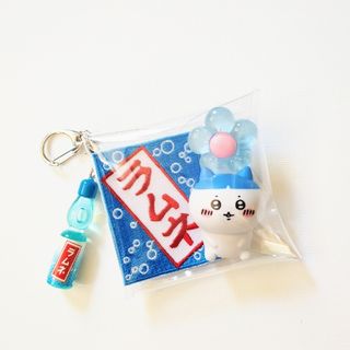 チイカワ(ちいかわ)のハチワレ　ガチャ詰めポーチ　ラムネ　ちいかわ　青　ブルー(キャラクターグッズ)