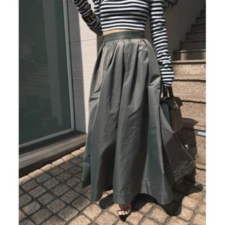 アメリヴィンテージ(Ameri VINTAGE)のRANDOM TUCK VOLUME SKIRT グレー Sサイズ(ロングスカート)