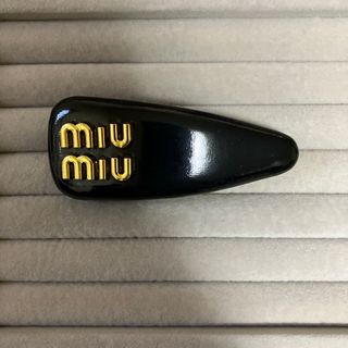 ミュウミュウ(MIU MIU)のMIUMIU ヴィンテージ ブラックバレッタ(バレッタ/ヘアクリップ)