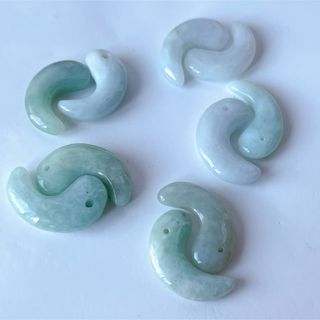 【新入荷】本翡翠保証‼️天然翡翠 勾玉ペンダントトップ　10点まとめ