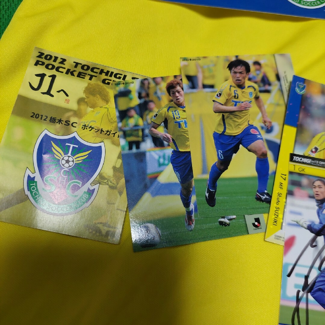 サッカー栃木SC初期ユニホーム､トレーディングカード､ピンズ､ステッカー チケットのスポーツ(サッカー)の商品写真