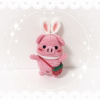  可愛い　ブタのあみぐるみ　ハンドメイド　プレゼント　キーホルダー(あみぐるみ)