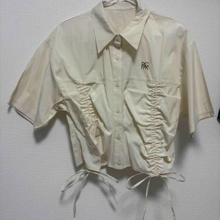 モノマート(MONO-MART)の新品未使用 モノマート シャツ ワンポイント刺繍シャーリングストライプ半袖シャツ(シャツ/ブラウス(半袖/袖なし))