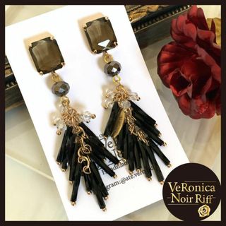 ドラムインスパイアピアス　フリンジピアス　ピアス　ハンドメイド　黒　ブラック