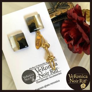 アシンメトリーダークピアス　レジンピアス　ハンドメイド　ピアス　イヤリング　黒(ピアス)