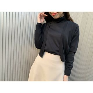 34P M-PREMIER エムプルミエ 深Vネックニットカーディガン