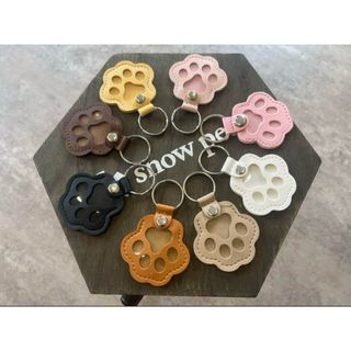 格安　新品　8個セット　ペットの毛を入れられる肉球キーホルダー
