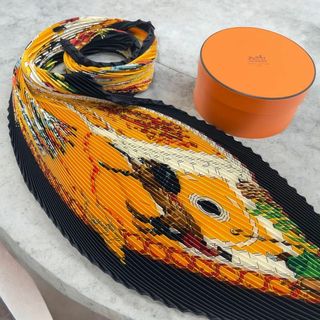 エルメス(HERMES)の美品✨HERMES エルメス プリーツスカーフ 王立アンダルシア馬術学校 シルク(バンダナ/スカーフ)