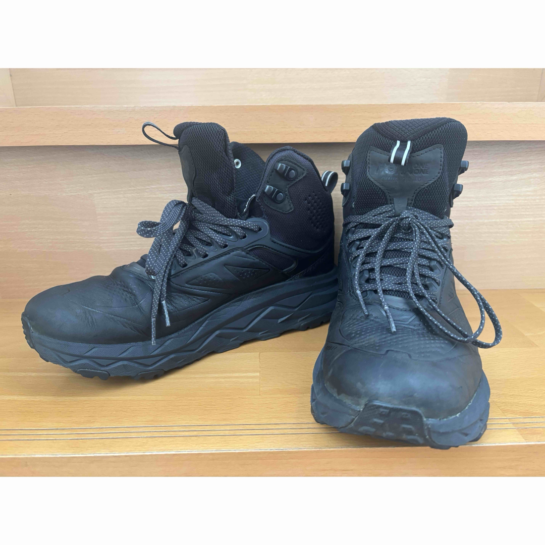 HOKA ONE ONE(ホカオネオネ)の【美品】【送料無料】ホカ チャレンジャー ミドル ゴアテックス 27cm ワイド スポーツ/アウトドアのアウトドア(登山用品)の商品写真