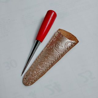 本革 目打ちケース シャンパンゴールドペイズリー柄