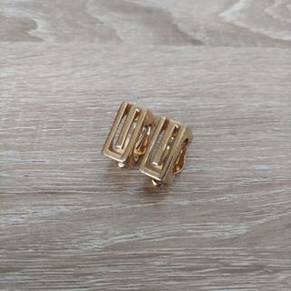 GIVENCHY　ゴールド　イヤリング(イヤリング)