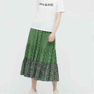 ユニクロ(UNIQLO)のポールアンドジョー×ユニクロ 花柄ティアードロングスカート　Sサイズ　グリーン(ロングスカート)