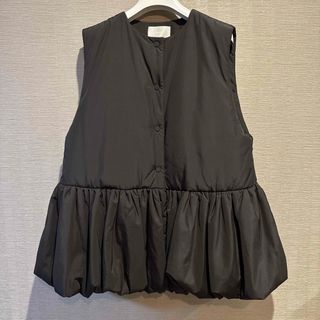 セルフォード(CELFORD)の新品☆CELFORD ☆セルフォード☆ペプラムパフダウンベスト黒(ダウンベスト)