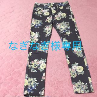 ローリーズファーム(LOWRYS FARM)の美品 花柄 チャコールグレー レギンスパンツ ローリーズファーム (カジュアルパンツ)