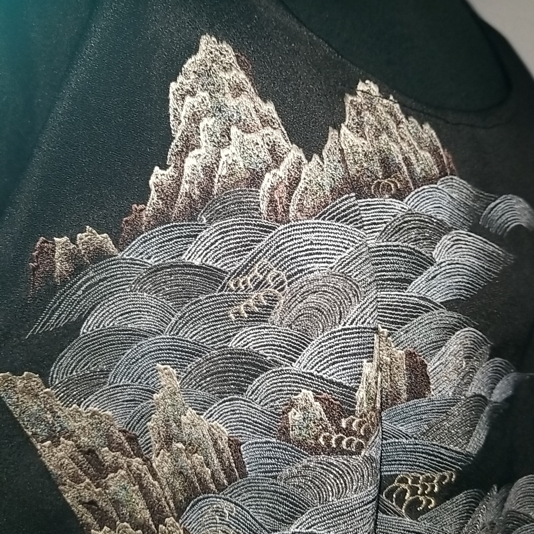 着物リメイク黒留袖総刺繍チュニック レディースのトップス(チュニック)の商品写真