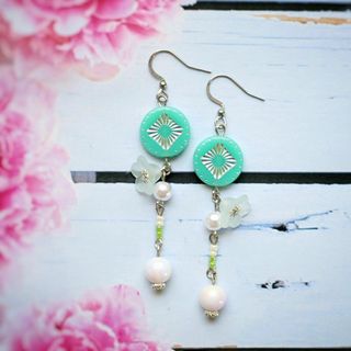 お花　ビーズ　レトロ　ピアス・イヤリング　グリーン　緑　ダイヤ形　シルバー(ピアス)