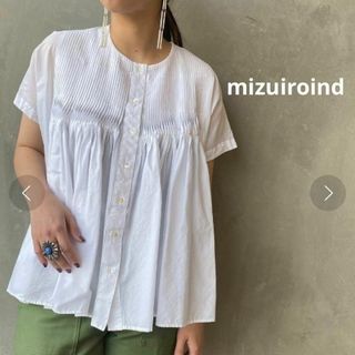 ミズイロインド(mizuiro ind)の美品✨ミズイロインド ピンタック ブラウス シャツ バンドカラー ギャザー 近年(シャツ/ブラウス(半袖/袖なし))