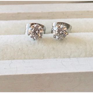 ジルコニア　ダイヤ　サージカルステンレス　一粒スタッドピアス 4mm