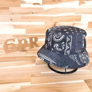 ネイバーフッド(NEIGHBORHOOD)の美品【ネイバーフッド】ペイズリー バンダナ 総柄 バケットハット M グレー×紫(ハット)