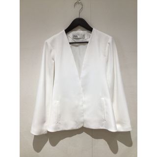 ザラ(ZARA)のZARA ケープジャケット　ホワイト　M(ポンチョ)