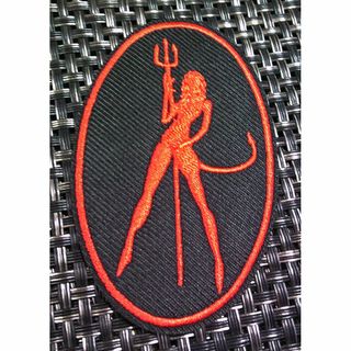 《黒赤縦楕円DVL美魔女》激渋◆セクシー美女　デビルロック　刺繍ワッペン■バイク