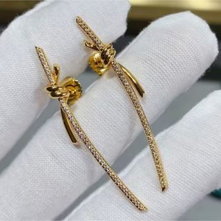 最高品質リボン結び目ダイヤノットイエローゴールドロングピアス(ピアス)