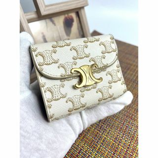 セリーヌ(CELINE)の✨美品✨セリーヌ CELINE　トリオンフ　スモールフラップウォレット　折り財布(財布)
