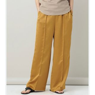カレンソロジー(Curensology)の美品 カレンソロジー Curensology サテンストレートパンツ イエロー(カジュアルパンツ)
