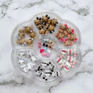 307 日焼けキティ ネイルパーツ 40個 リボン ハート デコレーションパーツ(デコパーツ)