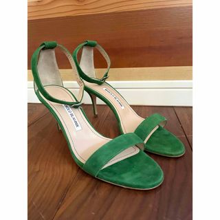 マノロブラニク(MANOLO BLAHNIK)の【MANOLO BLAHNIK】新品CHAOSスエードサンダル38(サンダル)
