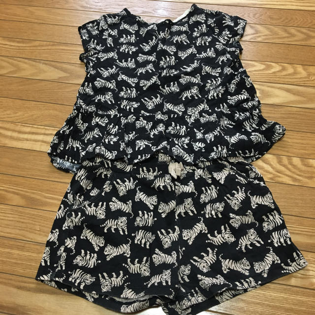 H&M(エイチアンドエム)のセットアップ ペプラム トラ柄 110センチ H&M キッズ/ベビー/マタニティのキッズ服女の子用(90cm~)(ブラウス)の商品写真