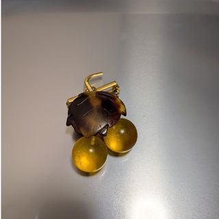 ブローチ