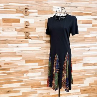 ザラ(ZARA)の【ザラ】Tシャツ×サテン 異素材 ドッキング ワンピース スカーフ柄 S 黒×茶(ひざ丈ワンピース)