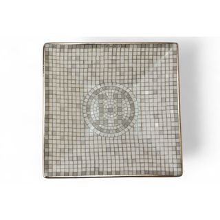 エルメス(HERMES)のエルメス 未使用 ミニプレート/トレイ HERMES モザイク ヴァンキャトル プラチナ 7cm プチカレ スクエアプレート No1【中古】(小物入れ)
