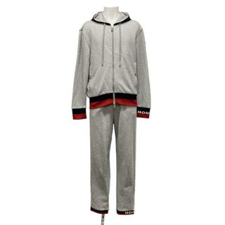 モンクレール(MONCLER)のMONCLER(モンクレール) メンズセットアップ メンズ MAGLIA ライトグレー×ダークネイビー×レッド ジップアップ/ウエストゴム/フーディ コットン(その他)